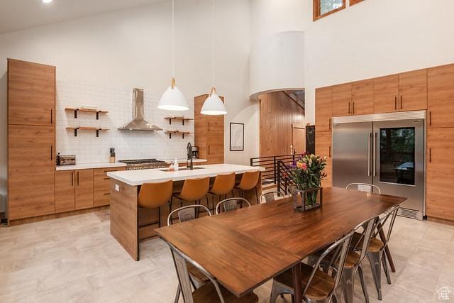 3009 E Black Forest Rd, Sundance, UT 84604 - dining space featuring sink and a high ceiling