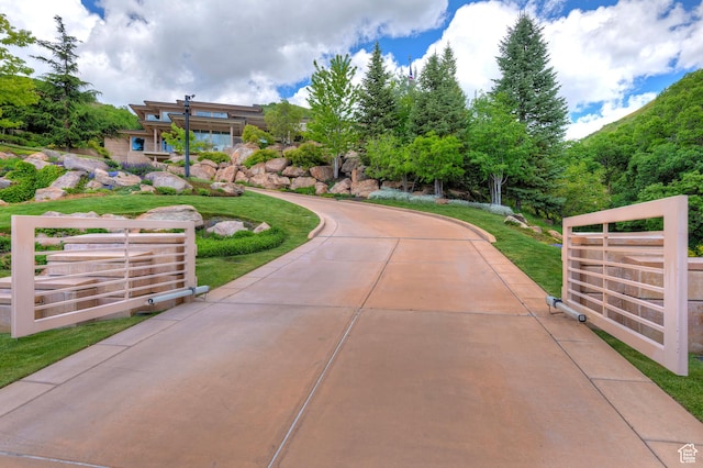 1559 E Tomahawk Dr N, Salt Lake City, UT 84103 - view of property's community featuring a yard