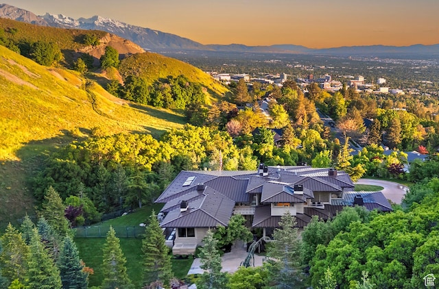 1559 E Tomahawk Dr N, Salt Lake City, UT 84103 - aerial view at dusk featuring a mountain view