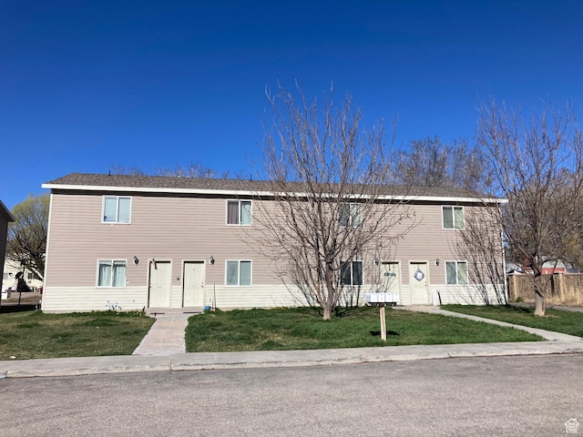 view of front facade with a front lawn