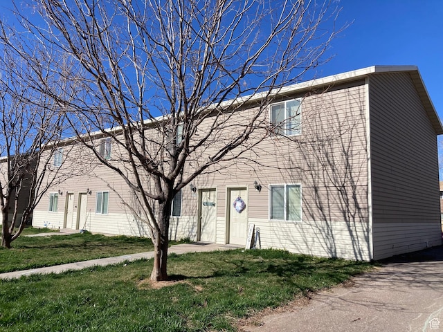 818 S 50 E, Vernal, UT 84078 - view of front facade featuring a front lawn