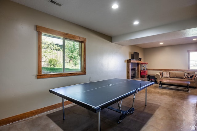 playroom featuring recessed lighting, finished concrete flooring, visible vents, and baseboards