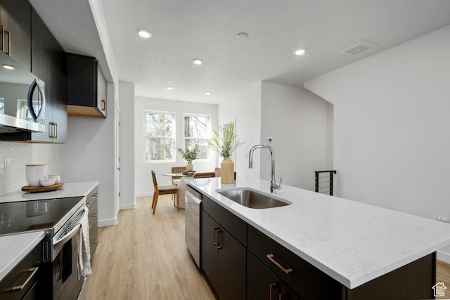439 N 268 W Unit 4-18, Salt Lake City, UT 84103 - kitchen featuring a sink, appliances with stainless steel finishes, light wood finished floors, recessed lighting, and an island with sink