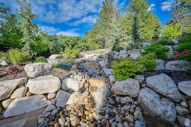 8122 S Willow Creek Cv, Cottonwood Heights, UT 84093 - view of yard