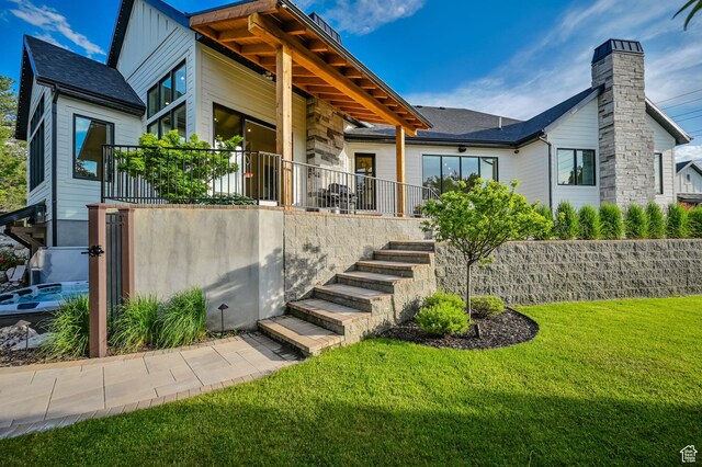 8122 S Willow Creek Cv, Cottonwood Heights, UT 84093 - view of front facade featuring a front yard