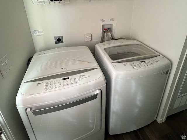 washroom featuring dark wood finished floors, laundry area, and independent washer and dryer