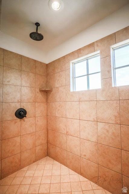 bathroom featuring tiled shower and plenty of natural light
