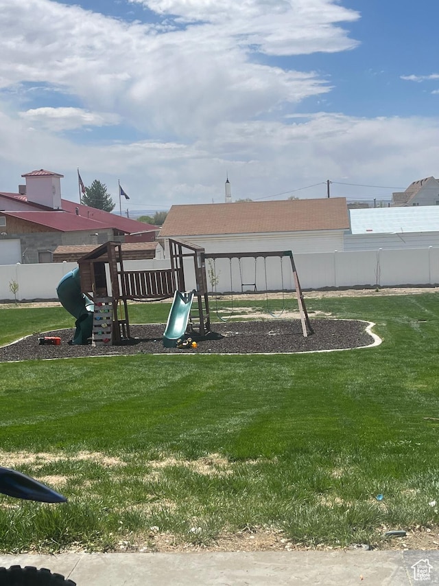 40 E 200 N, Castle Dale, UT 84513 - view of play area featuring a yard