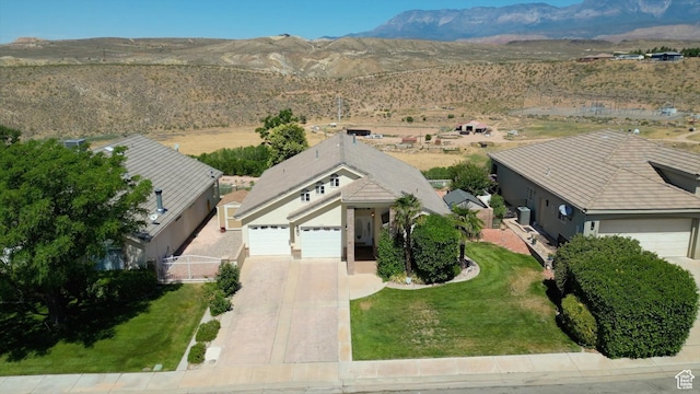 birds eye view of property featuring a mountain view