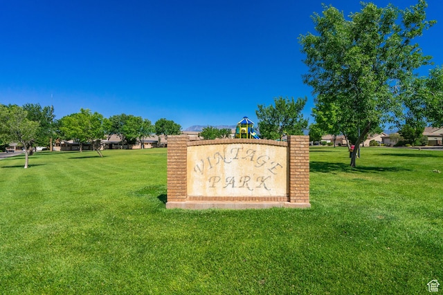 community sign with a lawn