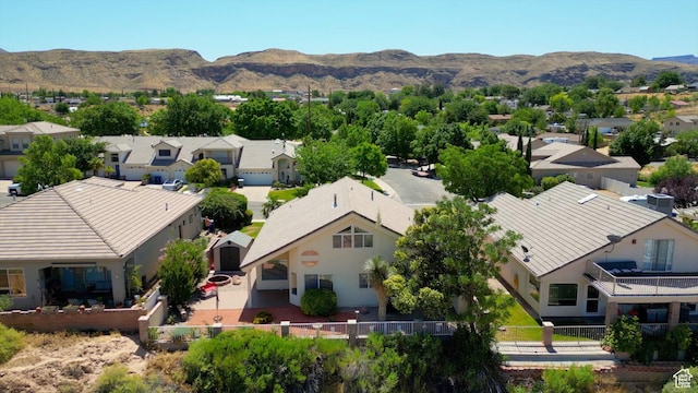 bird's eye view featuring a mountain view