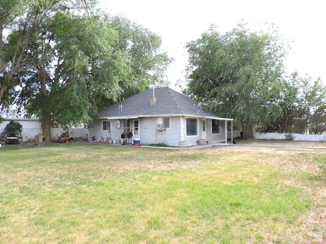 view of front of house featuring a front yard