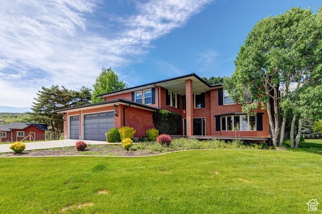 view of front of home featuring a garage and a front yard