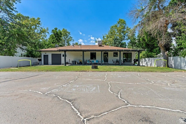 view of front of home with a front lawn