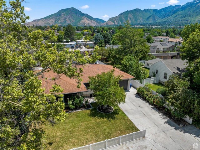 bird's eye view featuring a mountain view