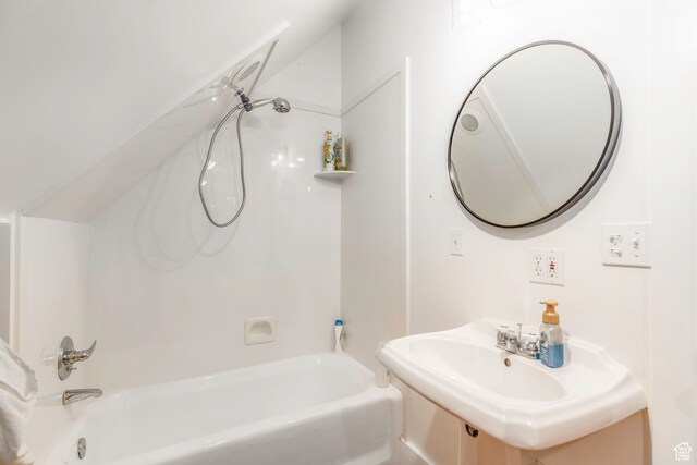 bathroom with sink and washtub / shower combination