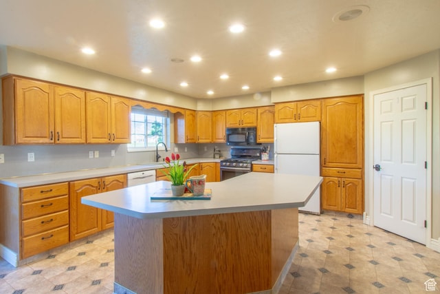 560 N 400 W, Smithfield, UT 84335 - kitchen featuring recessed lighting, light countertops, white appliances, and a kitchen island