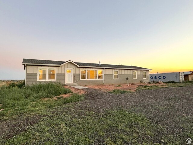 944 E Kiva Dr, Blanding, UT 84511 - manufactured / mobile home featuring board and batten siding