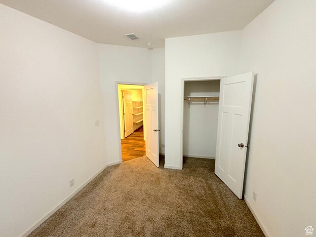 944 E Kiva Dr, Blanding, UT 84511 - unfurnished bedroom featuring baseboards, a closet, visible vents, and carpet floors