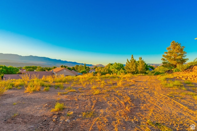 2523 W Spilsbury Ct, Hurricane, UT 84737 - property view of mountains