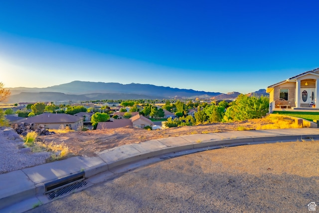 2523 W Spilsbury Ct, Hurricane, UT 84737 - view of front of home with a mountain view