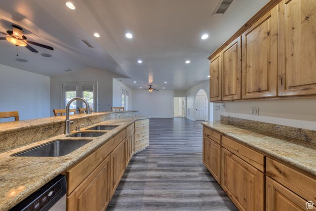 4119 Valle Del Sol Dr, Moab, UT 84532 - kitchen featuring arched walkways, dishwasher, a sink, ceiling fan, and dark wood-type flooring