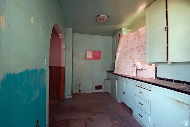 465 N 100 E, Tooele, UT 84074 - bathroom featuring concrete floors