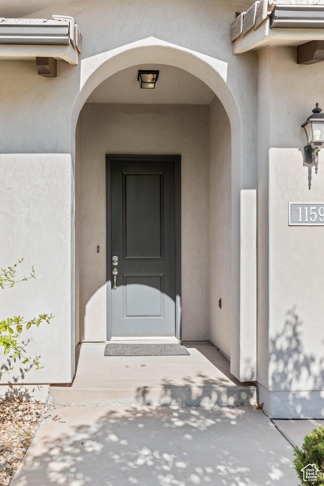 entrance to property with stucco siding