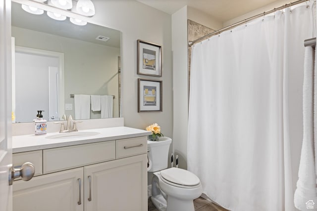 bathroom with toilet, a shower with curtain, visible vents, and vanity