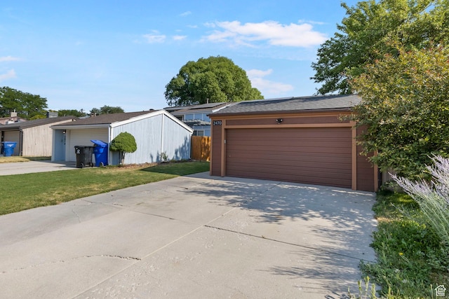 ranch-style house featuring a front yard