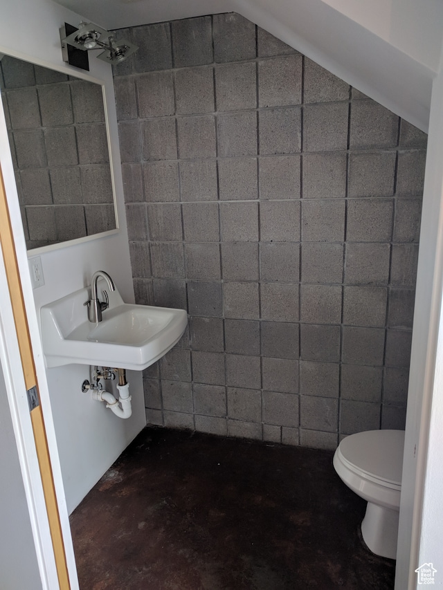 bathroom featuring toilet