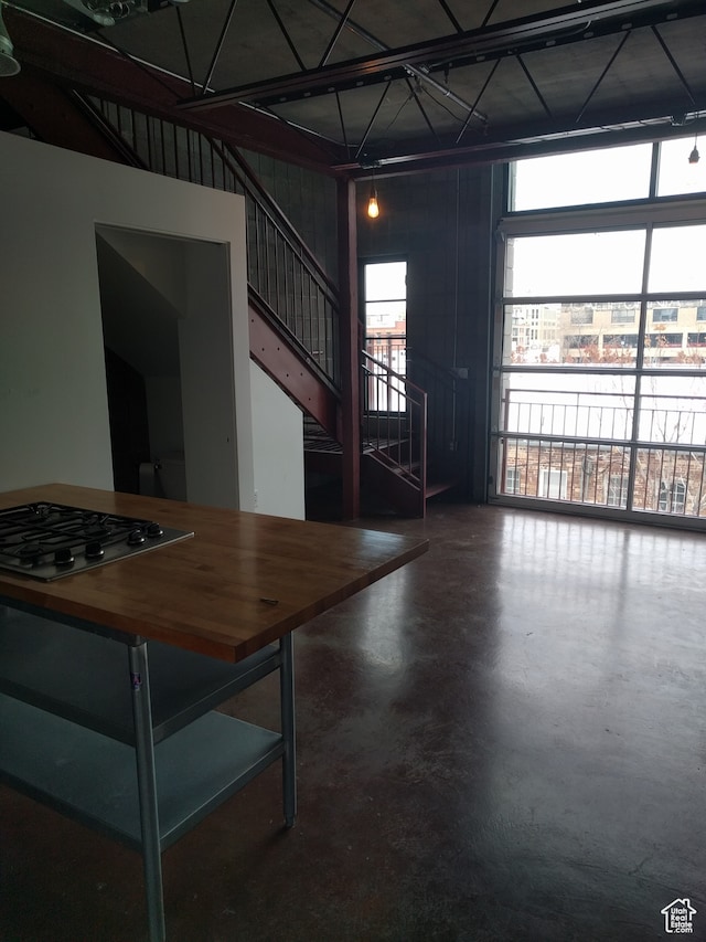 unfurnished dining area featuring concrete flooring
