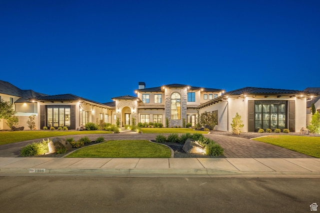 view of front of home featuring a yard