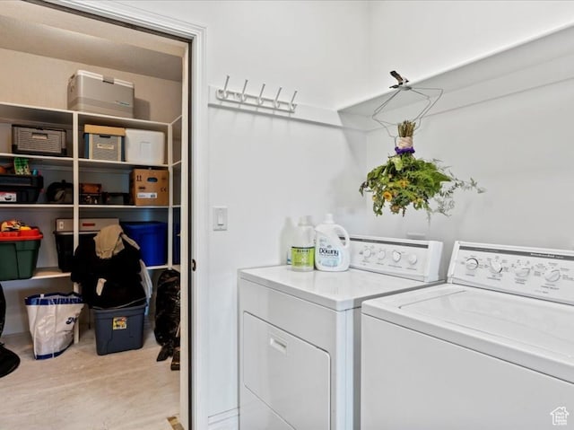 898 E 260 N, Hyde Park, UT 84318 - laundry room featuring washing machine and dryer and light hardwood / wood-style flooring
