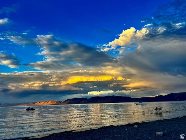 2176 S Bear Lake Blvd S Unit 452, Garden City, UT 84028 - property view of water featuring a mountain view