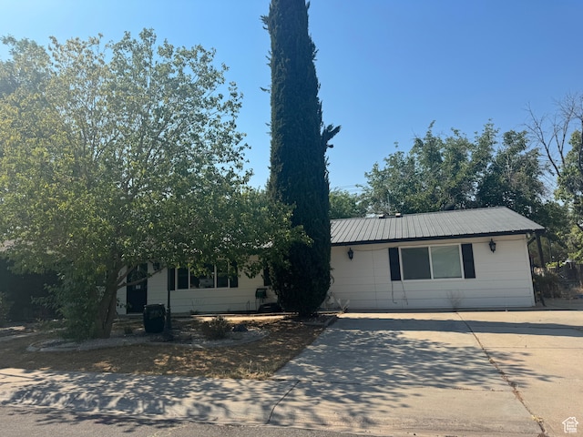 view of front of property