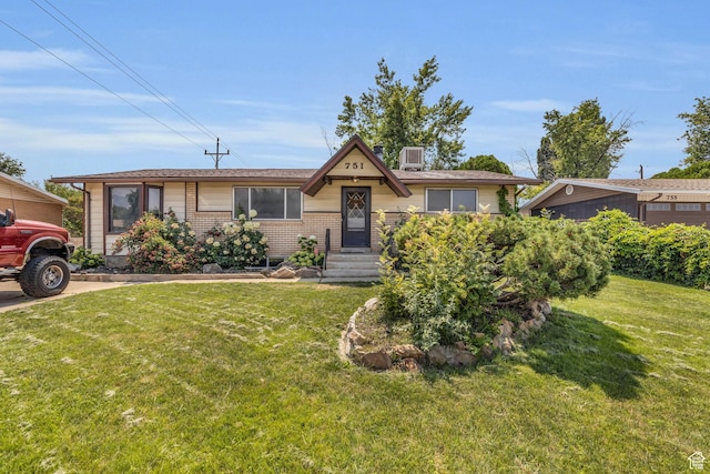 view of front of property featuring brick siding and a front yard