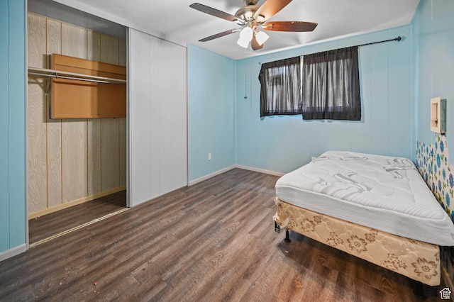 bedroom featuring baseboards, a closet, ceiling fan, and wood finished floors