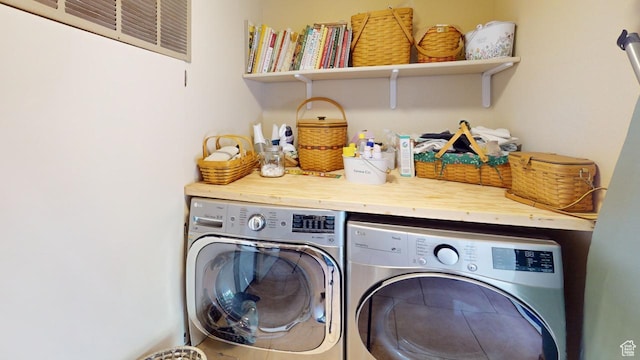 990 S Freedom Way, Big Water, UT 84741 - clothes washing area featuring washer and clothes dryer