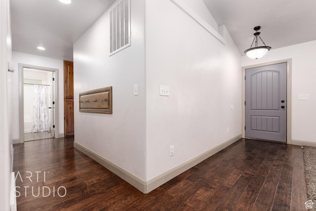267 N 250 W, La Verkin, UT 84745 - foyer entrance featuring dark wood finished floors, visible vents, recessed lighting, and baseboards
