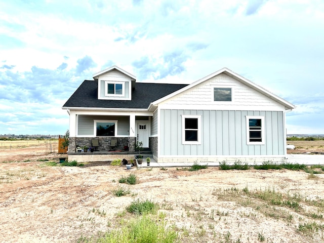 view of front of property with covered porch