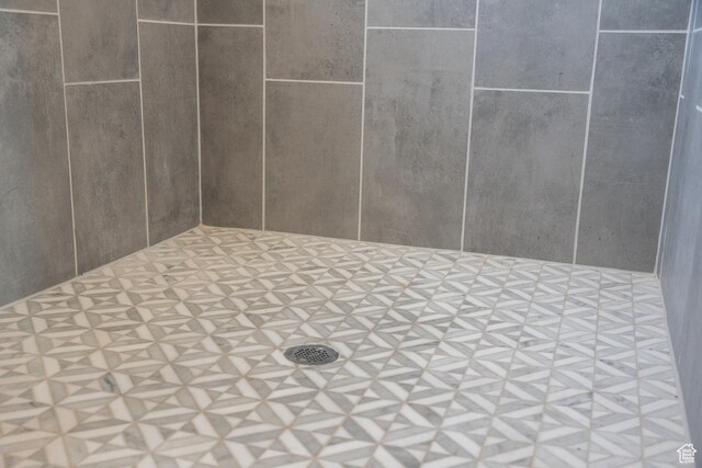2159 W 520 S, Roosevelt, UT 84066 - bathroom view of a tile shower