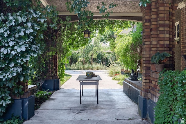 view of property's community featuring a patio area