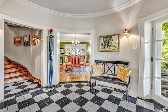 entryway featuring crown molding and a notable chandelier