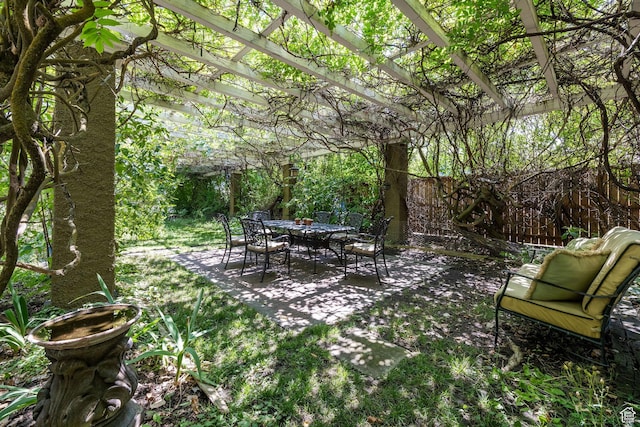 view of patio featuring a pergola