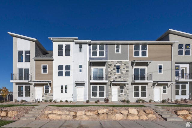 1068 S 2760 E, Spanish Fork, UT 84660 - exterior space featuring a balcony