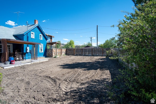 view of yard featuring a patio area