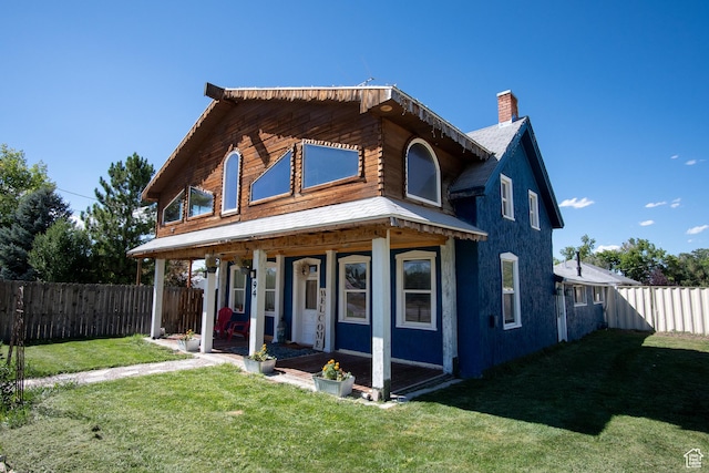 view of front facade featuring a front yard
