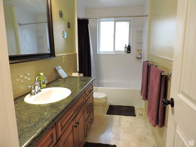 325 N 100 W, Delta, UT 84624 - full bathroom with tile walls, visible vents, toilet, vanity, and shower / tub combo with curtain