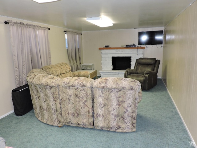325 N 100 W, Delta, UT 84624 - living room featuring baseboards, a fireplace, and carpet
